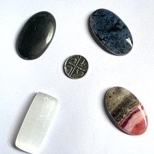 JOBLOT  1 X COBALT CALCITE 1 X DUMORTIERITE 1 X SHUNGITE 1 X SELENITE PENDANTS