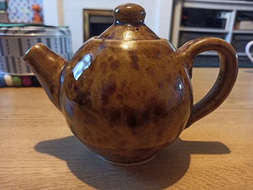 Brown mottled studio - mottled,