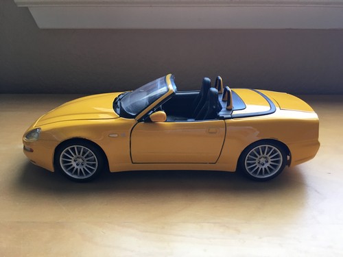 Maisto vintage maserati spyder - maserati,