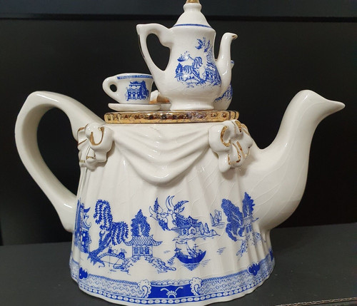 Small cardew tea table teapot - cardew,