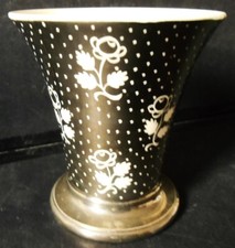A WEDGWOOD VASE IN  ''PLATINUM FLOWERS'' PATTERN, LOUISE POWELL DESIGN, PERFECT