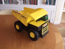 Tonka yellow metal toy dumper truck lorry Hasbro 2009