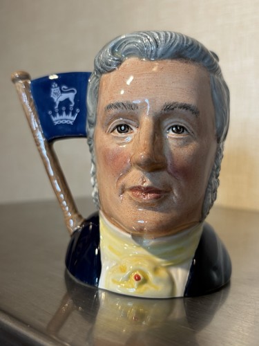 Royal doulton small - doulton, character