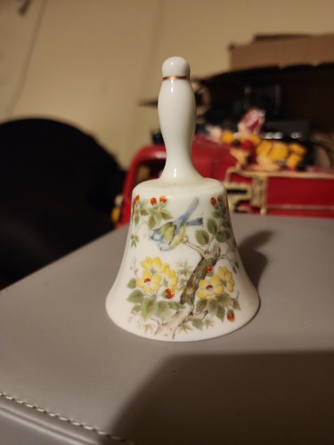 Medium dinner bell depicting - medium,