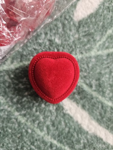 Heart shape velvet ring - shape, box