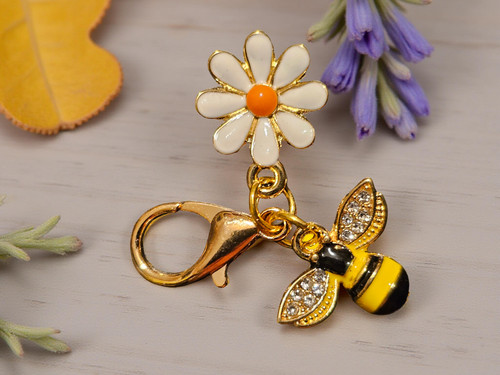 Bumble bee and daisy - and, zipper