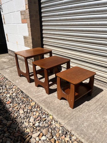 Vintage nest side - side, tables