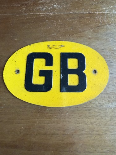 Vintage car badge - gb,