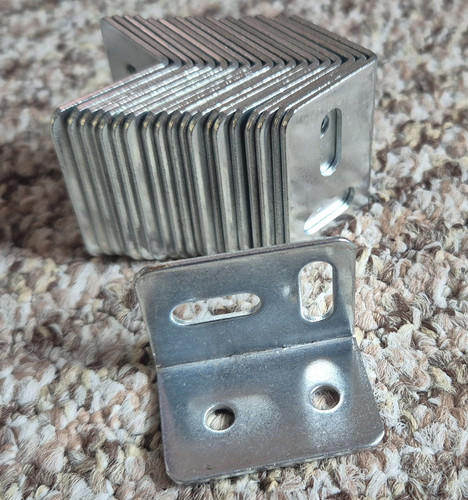 Metal right angle corner - right,