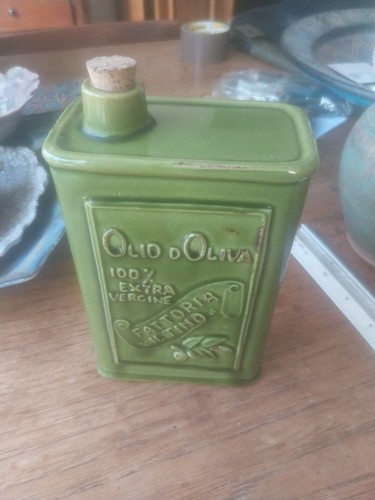 Green olive oil - green,