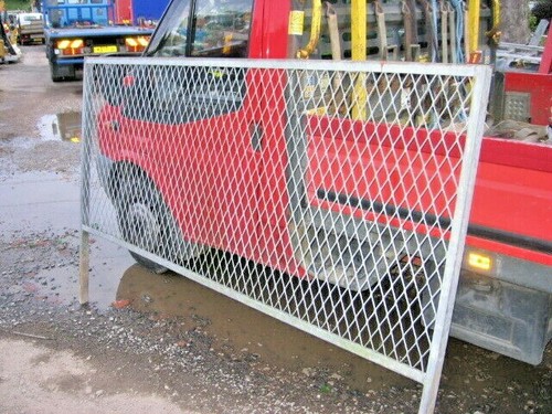 Galvanised steel mesh fence - ,