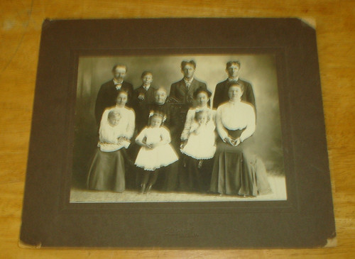 Antique 1909 large family - 1909,
