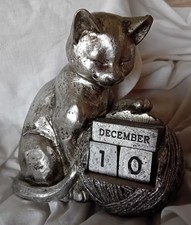 Cat Ornament Shelf desk