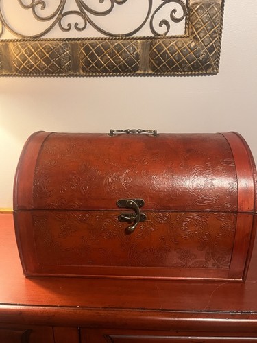 Vintage red embossed barrel - red,