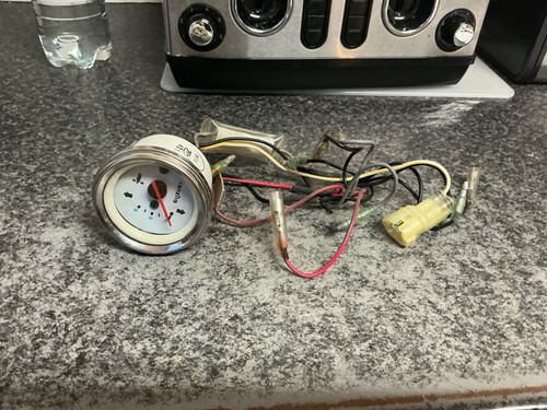 Suzuki outboard motor - suzuki, trim