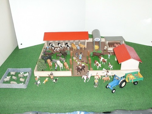 Britains elf wooden farm - britains,