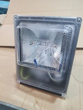 DOMINATOR 70W metal halide flood light