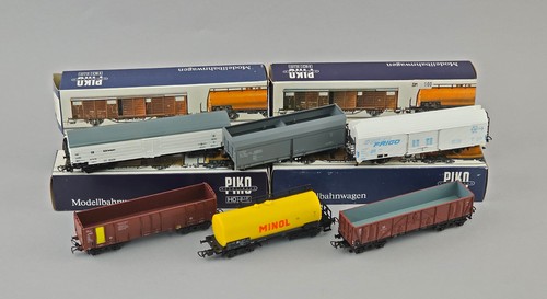 Piko model freight train - 6,