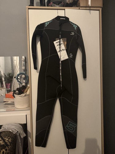 Wetsuit