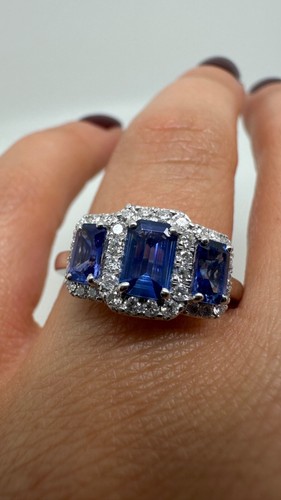 Platinum trilogy emerald cut - emerald,