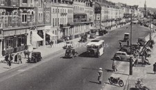🌞BUSY STREET SCENE, ROYAL