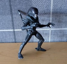 1993 Kenner Vintage Aliens vs Predator Warrior Alien 5" Action Figure