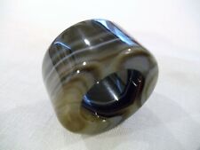 CHINESE HAND CARVED AND POLISHED GREEN BANDED AGATE ARCHERS THUMB RING (CA14)