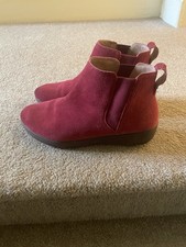 FitFlop "Superchelsea" size 6 (39) raspberry red genuine suede ankle boots.