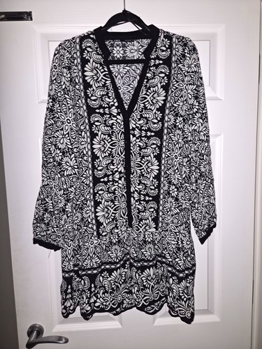 Zara black white - floral, v-neck