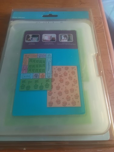 Cuttlebug embossing plates - ,