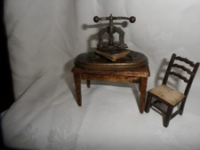 ANTIQUE MINIATURE BRASS AND METAL WORKABLE BOOK PRESS
