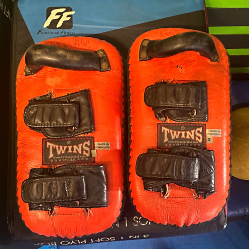 Twins special muay thai - kick, &