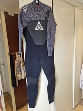 Men's Wetsuit Size XL