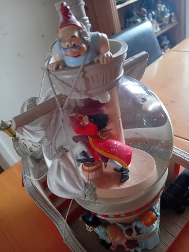 Disney snowglobe peter - snowglobe, pan