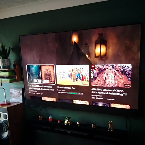 Bush 8in led flat screen - bush, tv
