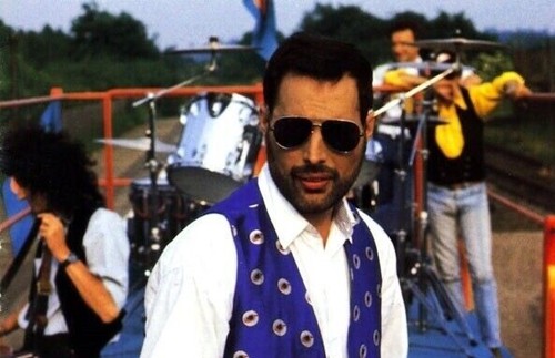 Freddie mercury unsigned x - freddie,