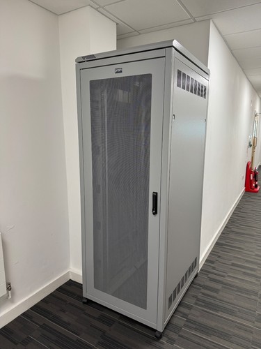 Prism 42u lockable - lockable, server