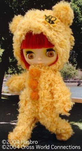Petite blythe bear hug - bear,
