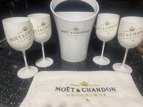 Moet chandon champagne - champagne, white