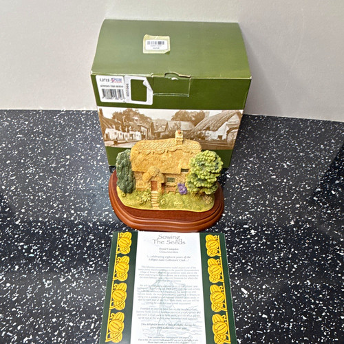 Lilliput lane collectors club - lane, collectors'