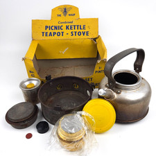 The wasp vintage travel picnic - vintage,