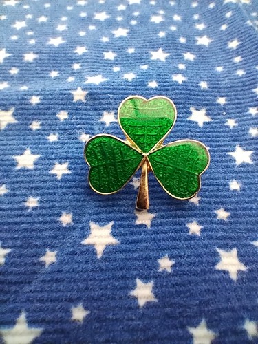Beautiful vtg enamel shamrock - vtg,