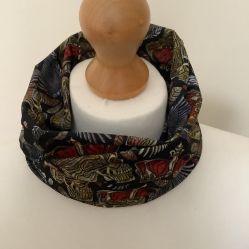 Crowned skulls design - ,