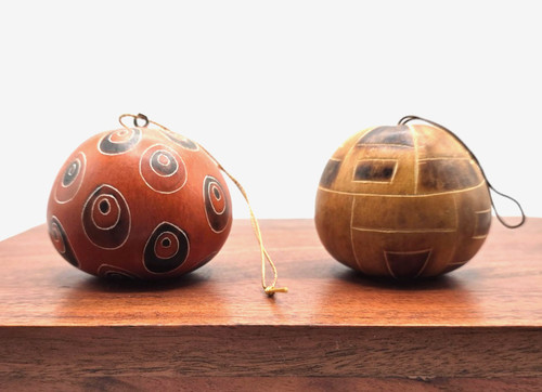 Set peruvian hand carved - of, 2