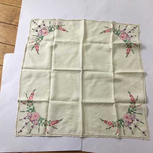 Vintage hand embroidered - hand,