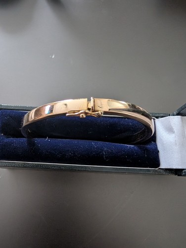 9ct yellow gold oval bangle - 9ct,