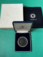  WEDGWOOD SILVER JUBILEE QUEEN ELIZABETH II PORTRAIT BLACK BASALT MEDALLION LTD