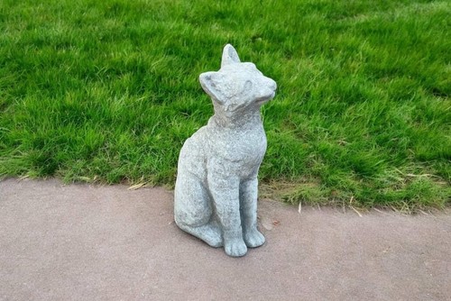 Stone cat looks garden - stone, up