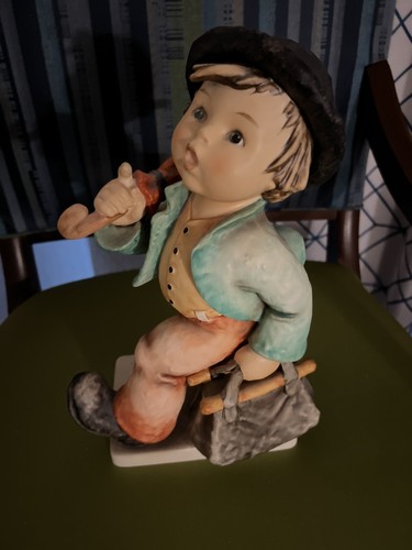Large tall hummel merry - tall,