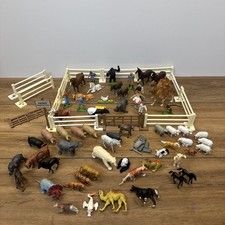 Nice Lot of Play Worn Vintage Britains Farm Animals, Hay bales,Fences people 